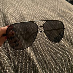 Quay “High key” Aviator style sunglasses for men or women 🖤